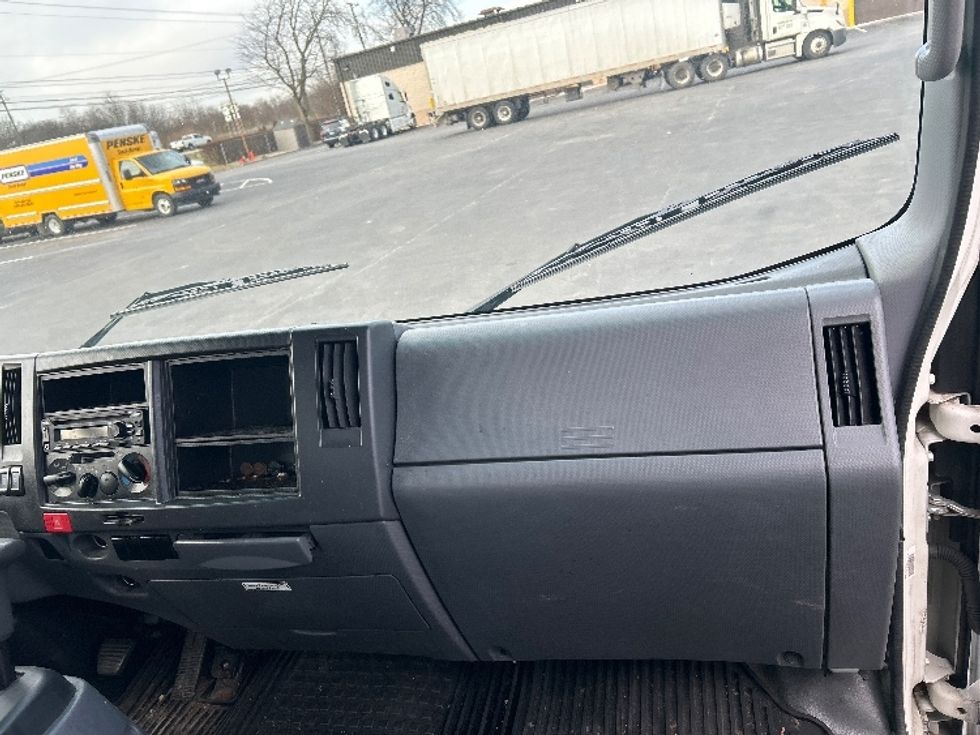 Light Duty Box Truck-Light and Medium Duty Trucks-Isuzu-2019-NPR EFI-Lexington-KY-100,770\n\t\tmiles-$ 32,750 - Image 21