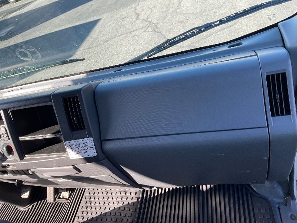 Light Duty Box Truck-Light and Medium Duty Trucks-Isuzu-2019-NPR EFI-Little Rock-AR-92,312\n\t\tmiles-$ 37,000 - Image 21