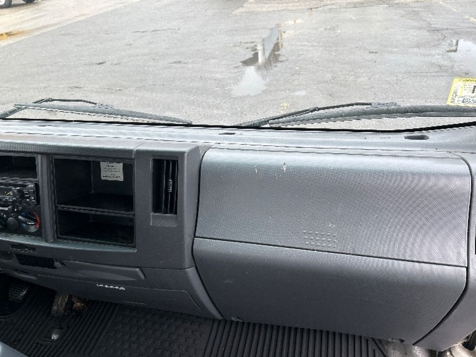 Light Duty Box Truck-Light and Medium Duty Trucks-Isuzu-2019-NPR EFI-Londonderry-NH-98,992\n\t\tmiles-$ 33,000 - Image 21