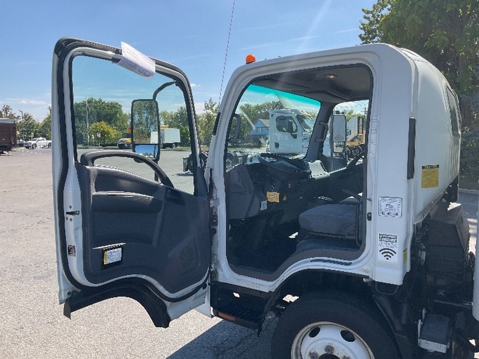 Light Duty Box Truck-Light and Medium Duty Trucks-Isuzu-2019-NPR EFI-Medford-MA-97,746\n\t\tmiles-$ 34,250 - Image 16