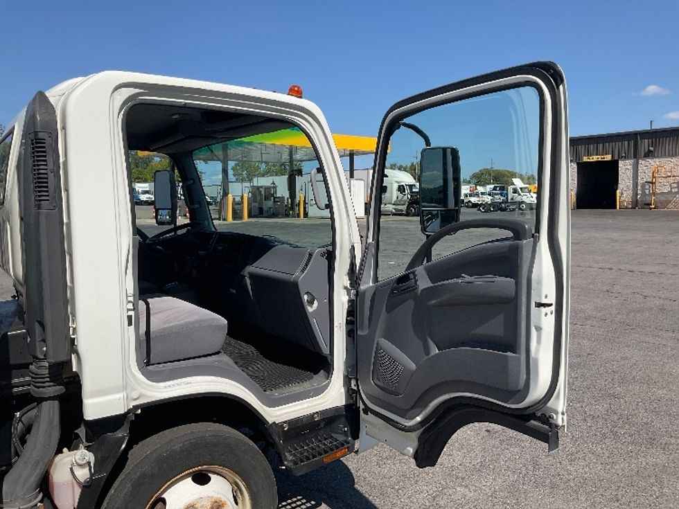 Light Duty Box Truck-Light and Medium Duty Trucks-Isuzu-2019-NPR EFI-Medford-MA-97,746\n\t\tmiles-$ 34,250 - Image 20