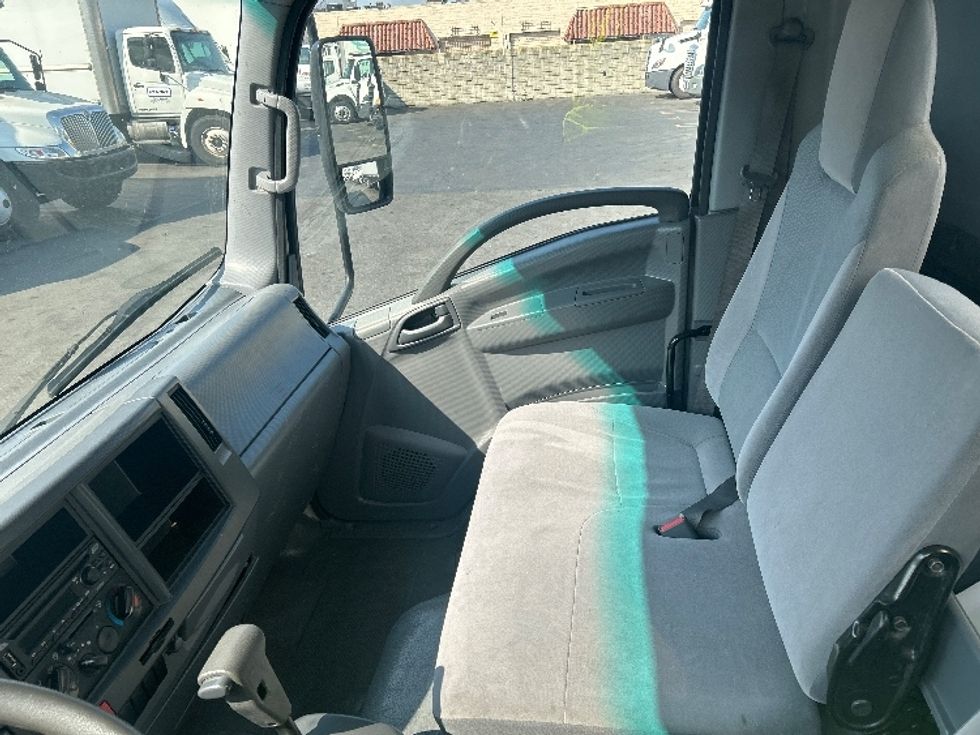 Light Duty Box Truck-Light and Medium Duty Trucks-Isuzu-2019-NPR EFI-Montebello-CA-140,353\n\t\tmiles-$ 35,250 - Image 19