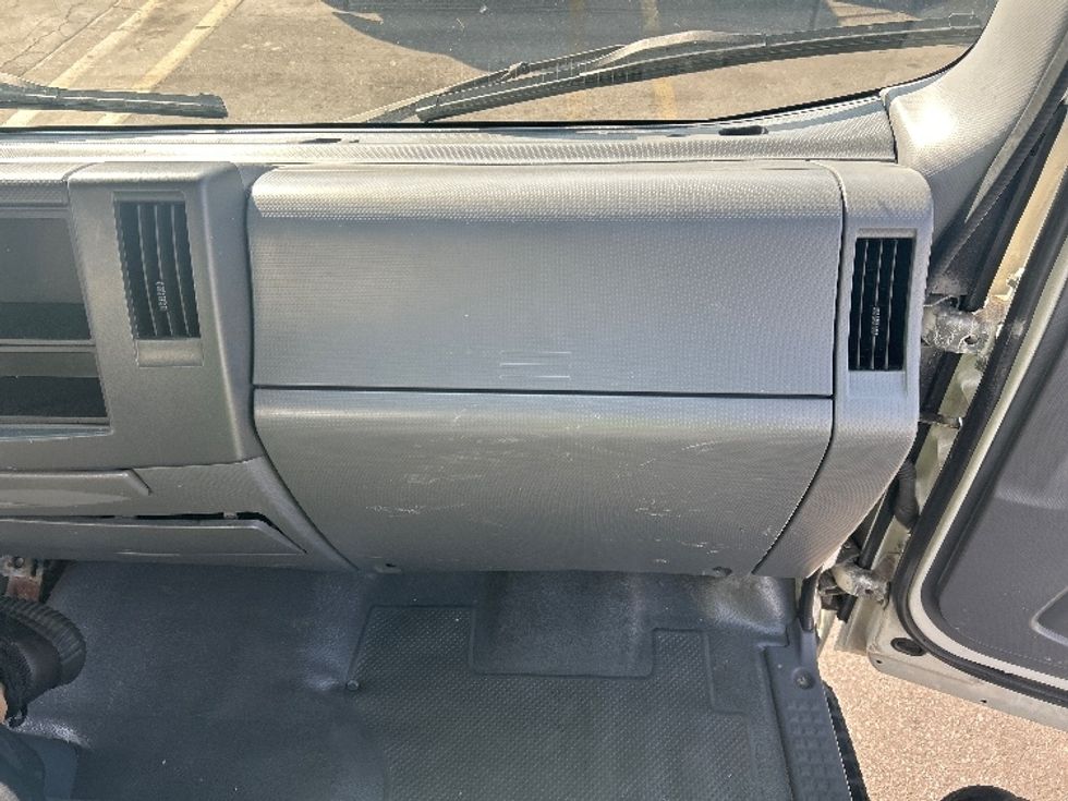 Light Duty Box Truck-Light and Medium Duty Trucks-Isuzu-2019-NPR EFI-Montebello-CA-140,353\n\t\tmiles-$ 35,250 - Image 21