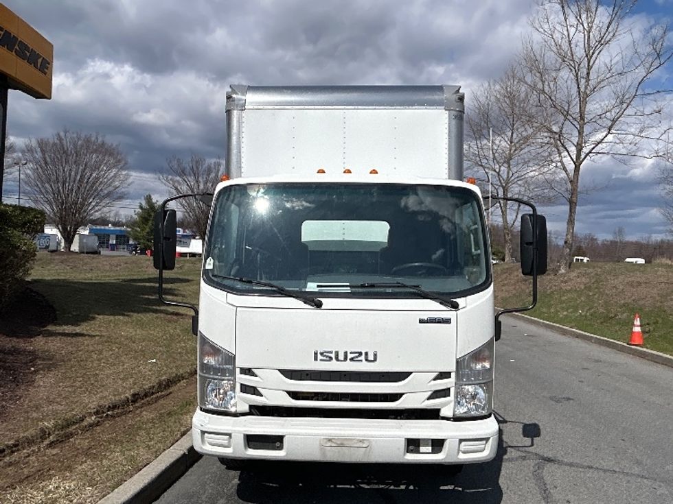2019 Isuzu NPR photo 2
