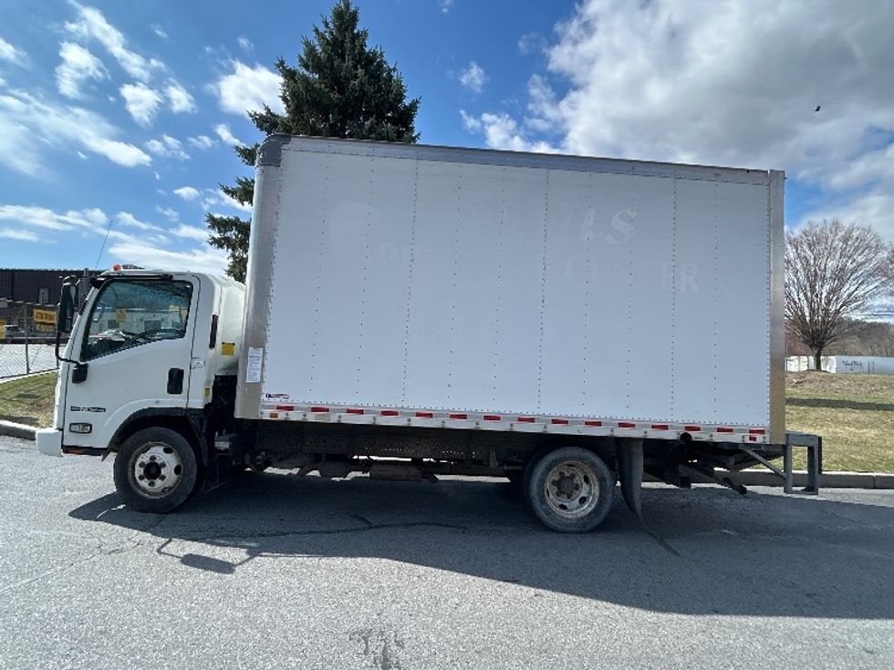 2019 Isuzu NPR photo 4