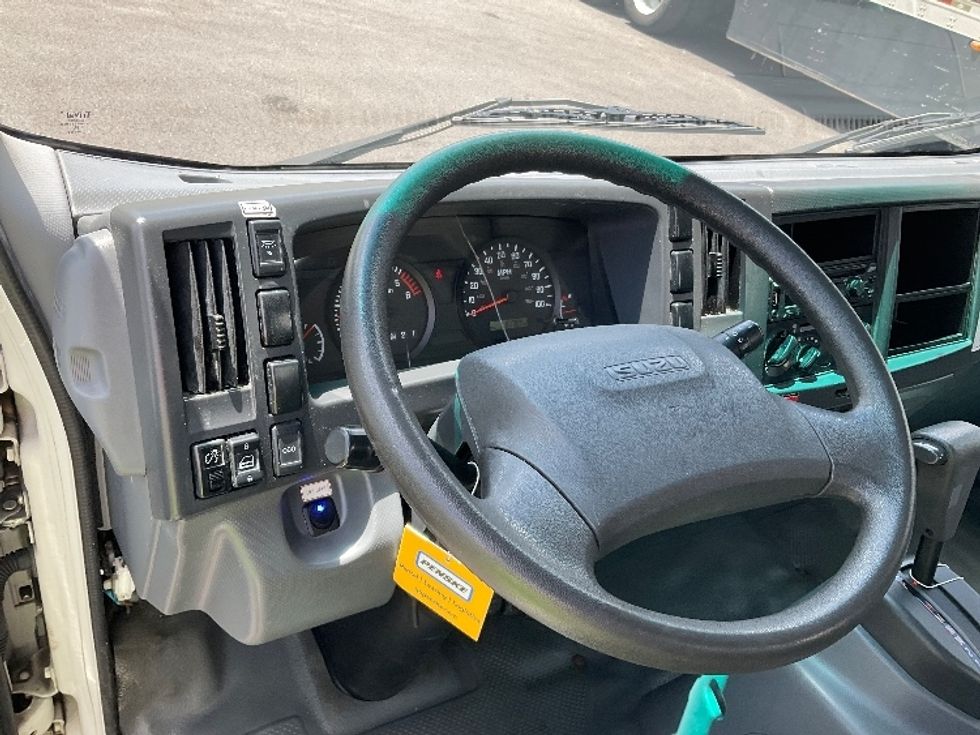 Light Duty Box Truck-Light and Medium Duty Trucks-Isuzu-2019-NPR EFI-Ocala-FL-81,758\n\t\tmiles-$ 39,250 - Image 17