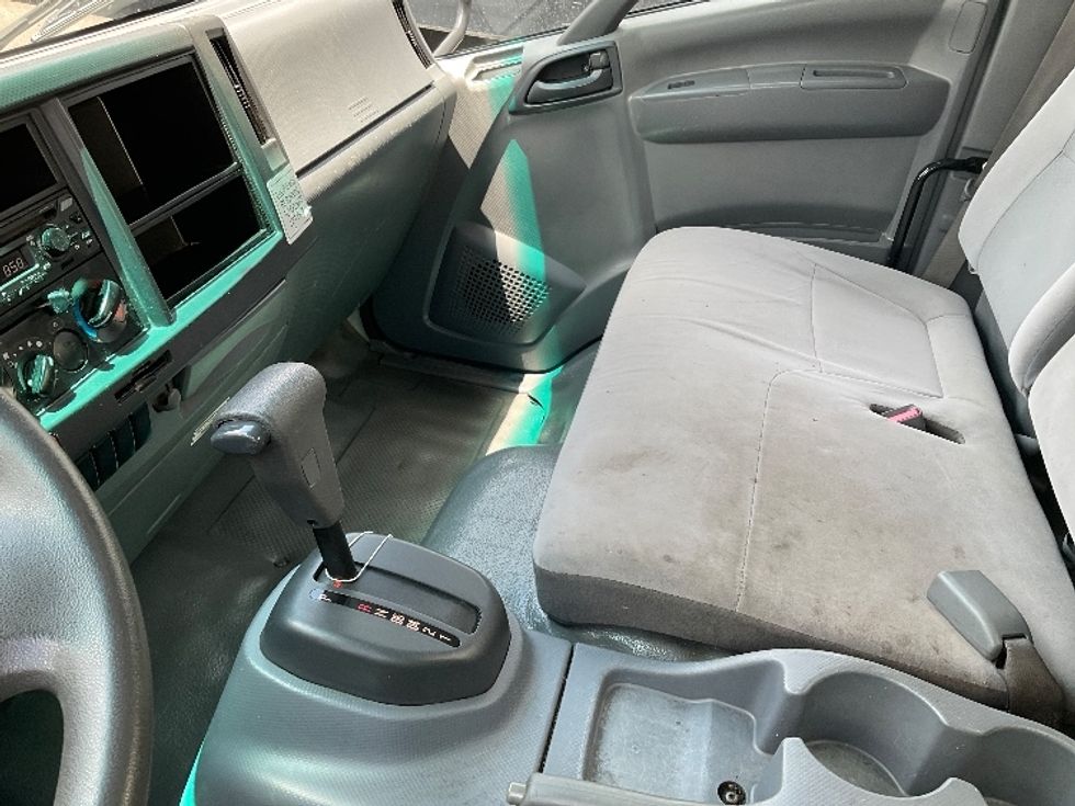Light Duty Box Truck-Light and Medium Duty Trucks-Isuzu-2019-NPR EFI-Ocala-FL-81,758\n\t\tmiles-$ 39,250 - Image 19