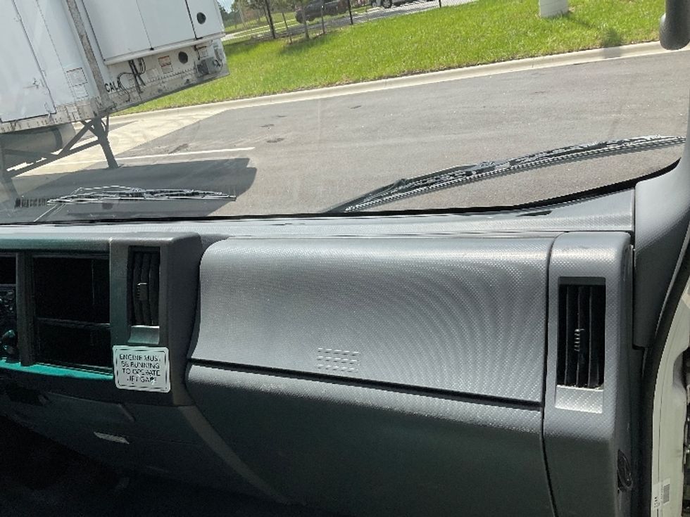 Light Duty Box Truck-Light and Medium Duty Trucks-Isuzu-2019-NPR EFI-Ocala-FL-81,758\n\t\tmiles-$ 39,250 - Image 21