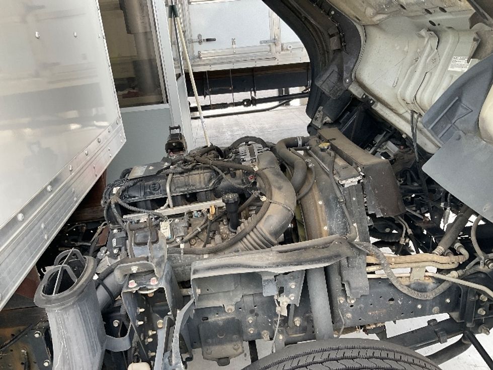 Light Duty Box Truck-Light and Medium Duty Trucks-Isuzu-2019-NPR EFI-Ocala-FL-81,758\n\t\tmiles-$ 39,250 - Image 24