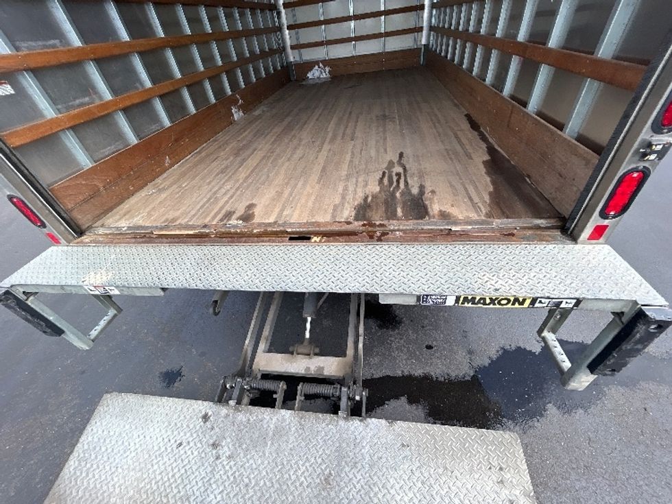 Light Duty Box Truck-Light and Medium Duty Trucks-Isuzu-2019-NPR EFI-Springfield-MA-137,774\n\t\tmiles-$ 31,000 - Image 10