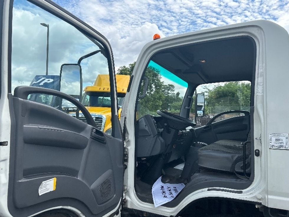 Light Duty Box Truck-Light and Medium Duty Trucks-Isuzu-2019-NPR EFI-Springfield-MA-137,774\n\t\tmiles-$ 31,000 - Image 16