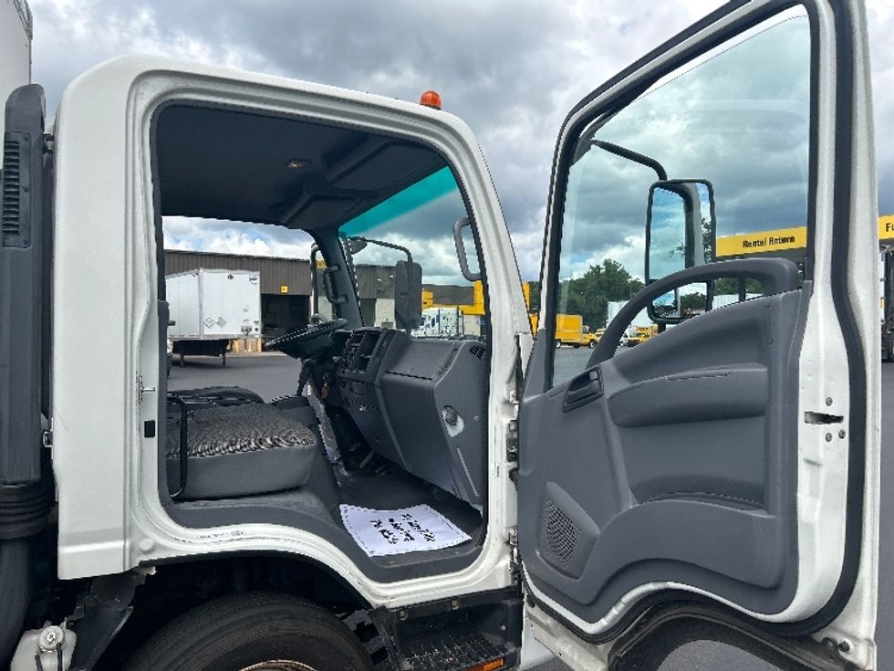 Light Duty Box Truck-Light and Medium Duty Trucks-Isuzu-2019-NPR EFI-Springfield-MA-137,774\n\t\tmiles-$ 31,000 - Image 20