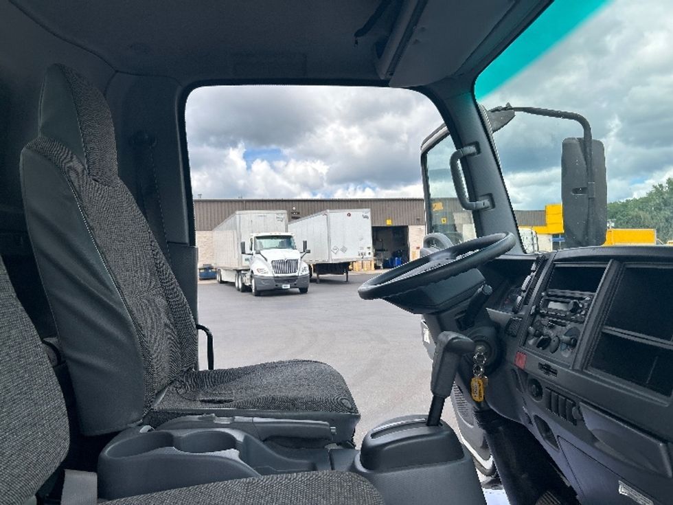 Light Duty Box Truck-Light and Medium Duty Trucks-Isuzu-2019-NPR EFI-Springfield-MA-137,774\n\t\tmiles-$ 31,000 - Image 22