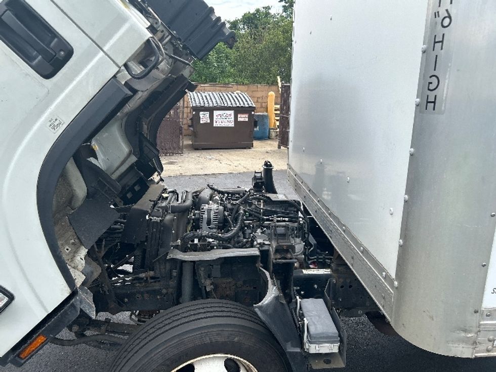 Light Duty Box Truck-Light and Medium Duty Trucks-Isuzu-2019-NPR EFI-Springfield-MA-137,774\n\t\tmiles-$ 31,000 - Image 24
