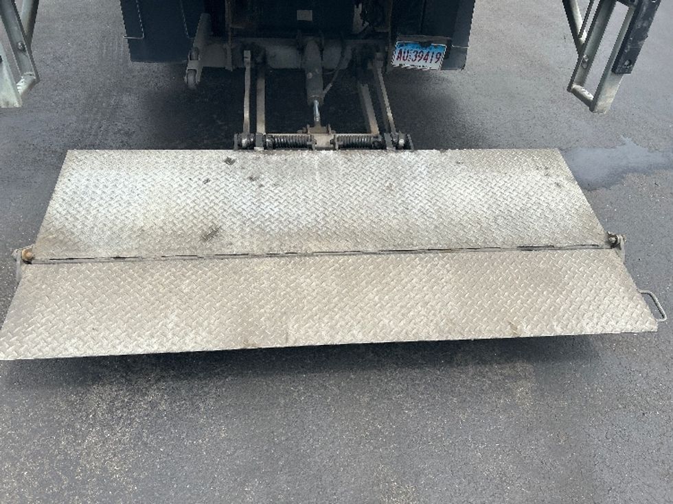 Light Duty Box Truck-Light and Medium Duty Trucks-Isuzu-2019-NPR EFI-Springfield-MA-137,774\n\t\tmiles-$ 31,000 - Image 25