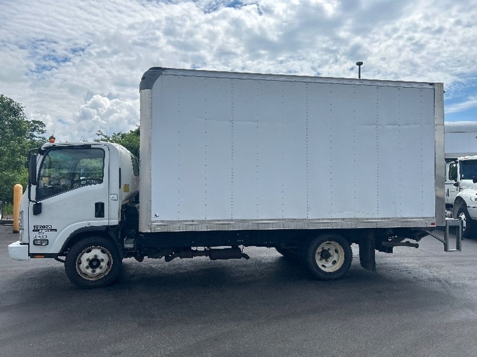 Light Duty Box Truck-Light and Medium Duty Trucks-Isuzu-2019-NPR EFI-Springfield-MA-137,774\n\t\tmiles-$ 31,000 - Image 4