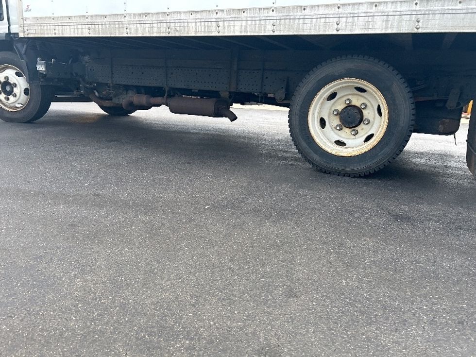 Light Duty Box Truck-Light and Medium Duty Trucks-Isuzu-2019-NPR EFI-Springfield-MA-137,774\n\t\tmiles-$ 31,000 - Image 5