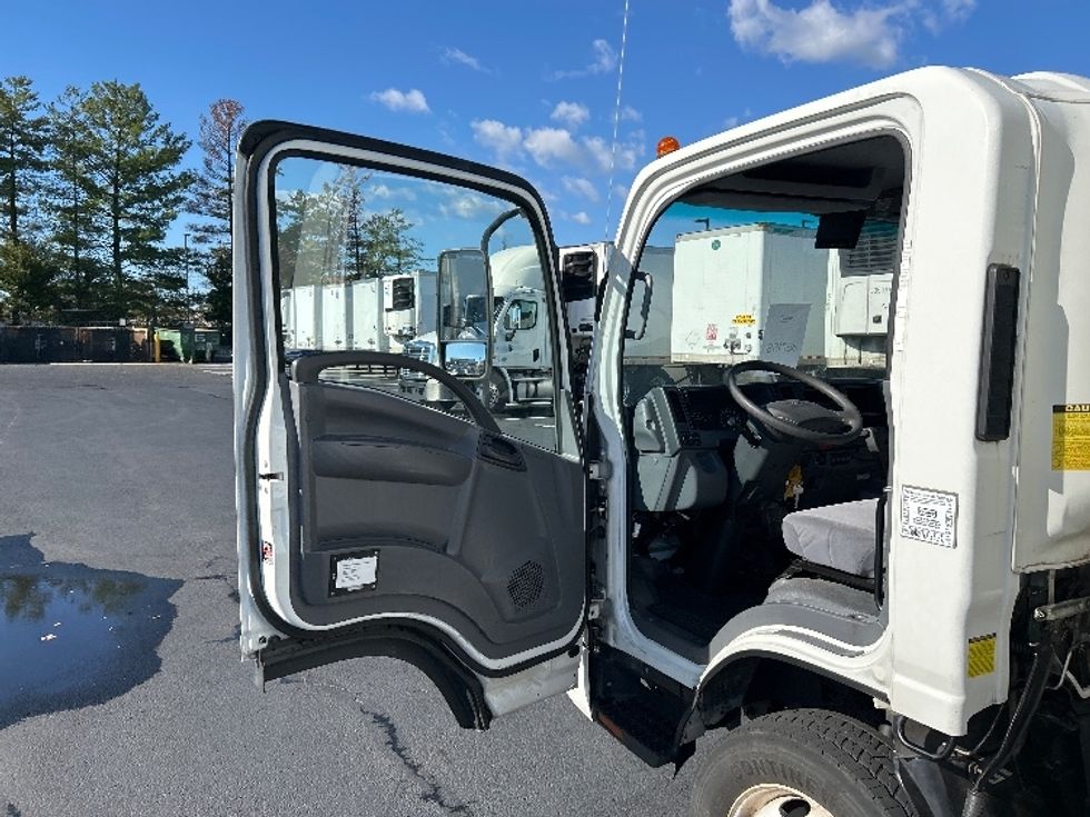 Light Duty Box Truck-Light and Medium Duty Trucks-Isuzu-2019-NPR EFI-Sterling-VA-37,222\n\t\tmiles-$ 43,750 - Image 16