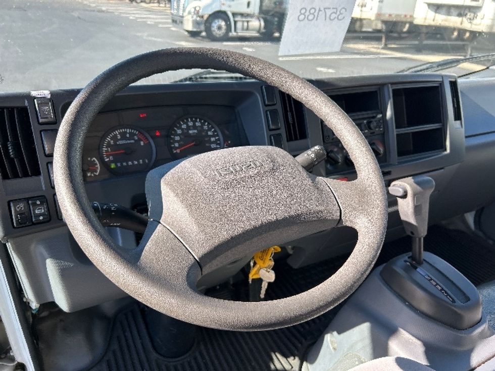 Light Duty Box Truck-Light and Medium Duty Trucks-Isuzu-2019-NPR EFI-Sterling-VA-37,222\n\t\tmiles-$ 43,750 - Image 17