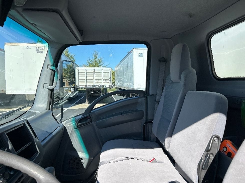 Light Duty Box Truck-Light and Medium Duty Trucks-Isuzu-2019-NPR EFI-Sterling-VA-37,222\n\t\tmiles-$ 43,750 - Image 19