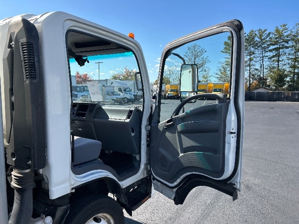 Light Duty Box Truck-Light and Medium Duty Trucks-Isuzu-2019-NPR EFI-Sterling-VA-37,222\n\t\tmiles-$ 43,750 - Image 20