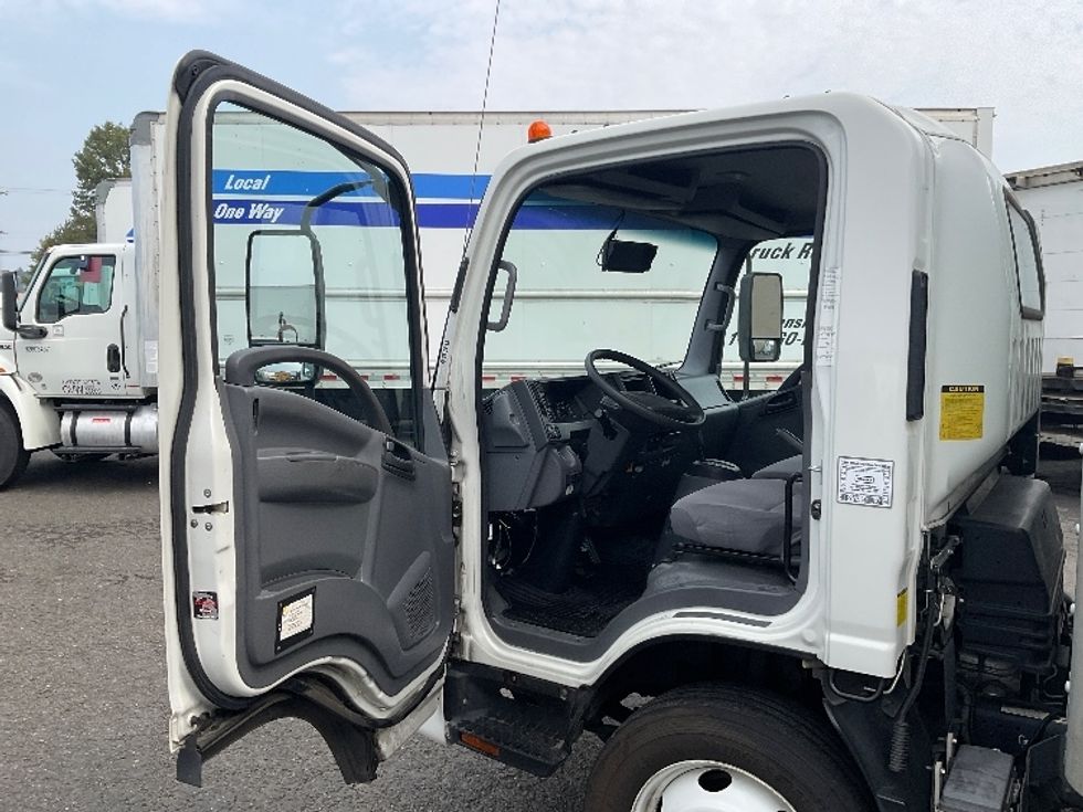 Light Duty Box Truck-Light and Medium Duty Trucks-Isuzu-2019-NPR EFI-Tacoma-WA-101,237\n\t\tmiles-$ 39,000 - Image 16
