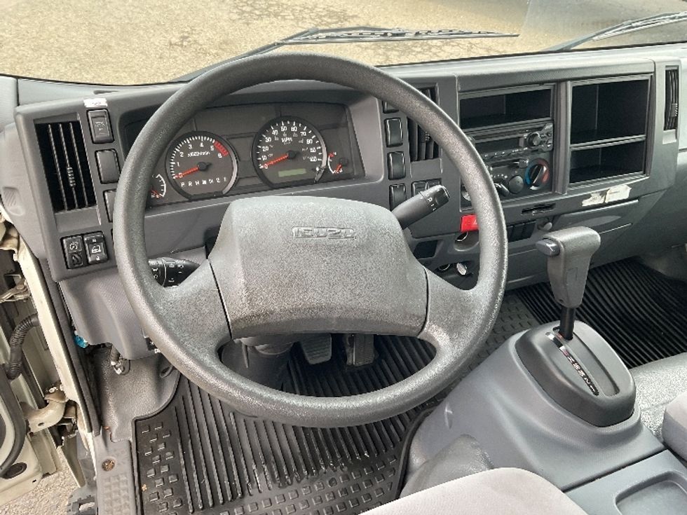Light Duty Box Truck-Light and Medium Duty Trucks-Isuzu-2019-NPR EFI-Tacoma-WA-101,237\n\t\tmiles-$ 39,000 - Image 18