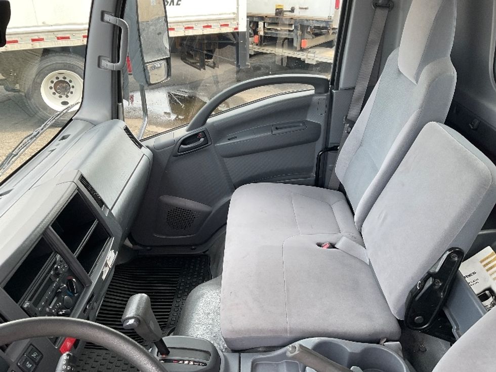 Light Duty Box Truck-Light and Medium Duty Trucks-Isuzu-2019-NPR EFI-Tacoma-WA-101,237\n\t\tmiles-$ 39,000 - Image 19