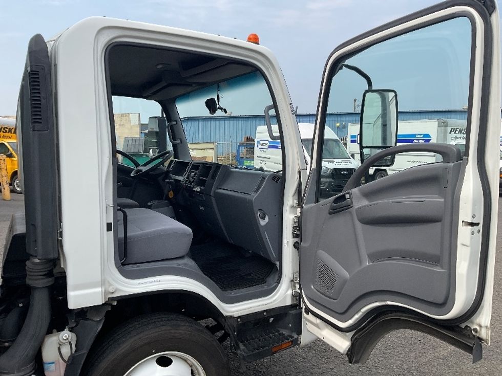 Light Duty Box Truck-Light and Medium Duty Trucks-Isuzu-2019-NPR EFI-Tacoma-WA-101,237\n\t\tmiles-$ 39,000 - Image 20