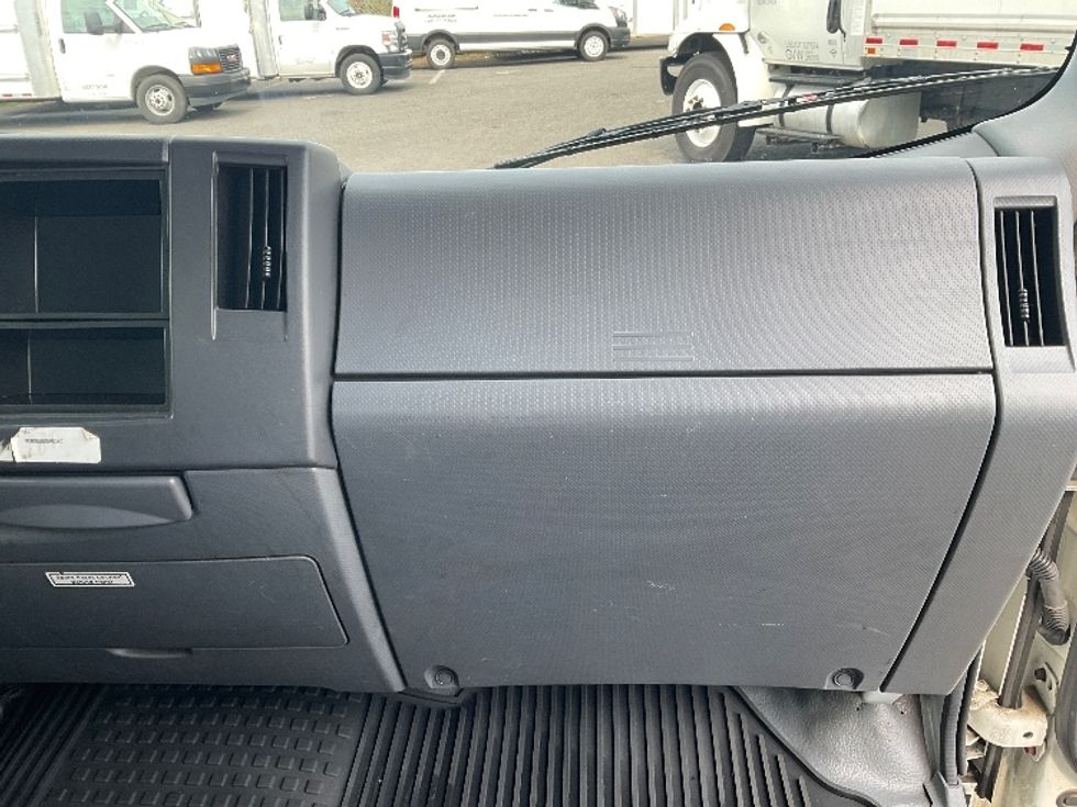 Light Duty Box Truck-Light and Medium Duty Trucks-Isuzu-2019-NPR EFI-Tacoma-WA-101,237\n\t\tmiles-$ 39,000 - Image 21