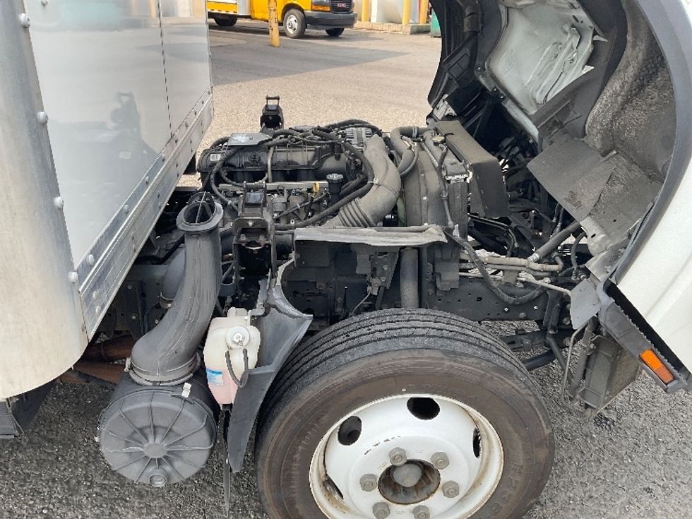 Light Duty Box Truck-Light and Medium Duty Trucks-Isuzu-2019-NPR EFI-Tacoma-WA-101,237\n\t\tmiles-$ 39,000 - Image 23