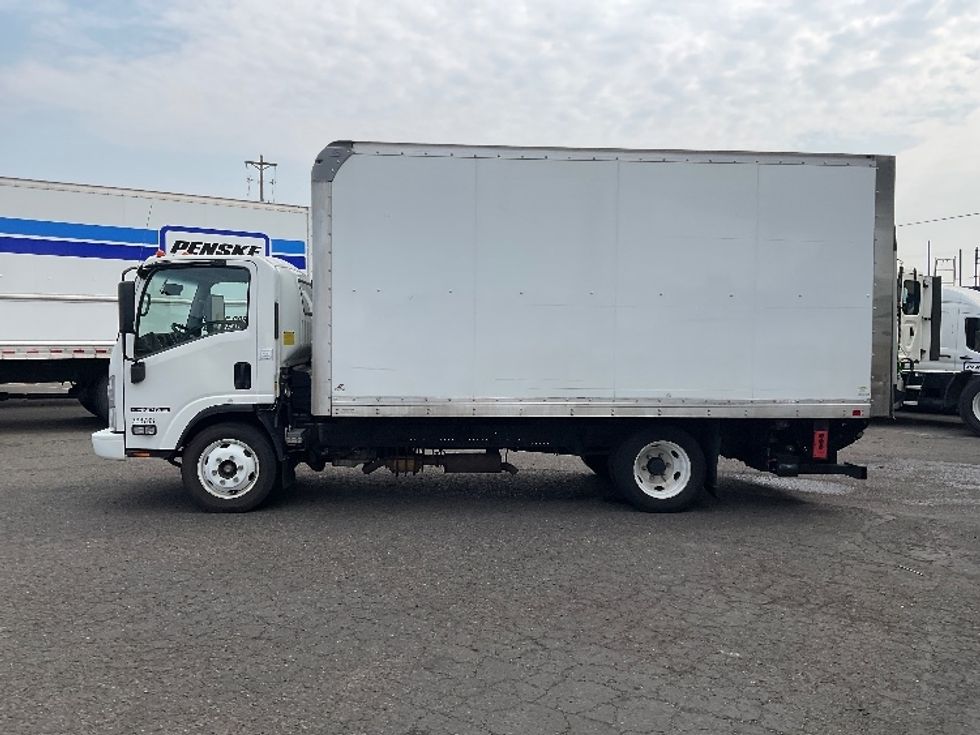 Light Duty Box Truck-Light and Medium Duty Trucks-Isuzu-2019-NPR EFI-Tacoma-WA-101,237\n\t\tmiles-$ 39,000 - Image 4