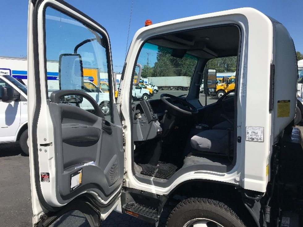 2019 Isuzu NPR photo 13