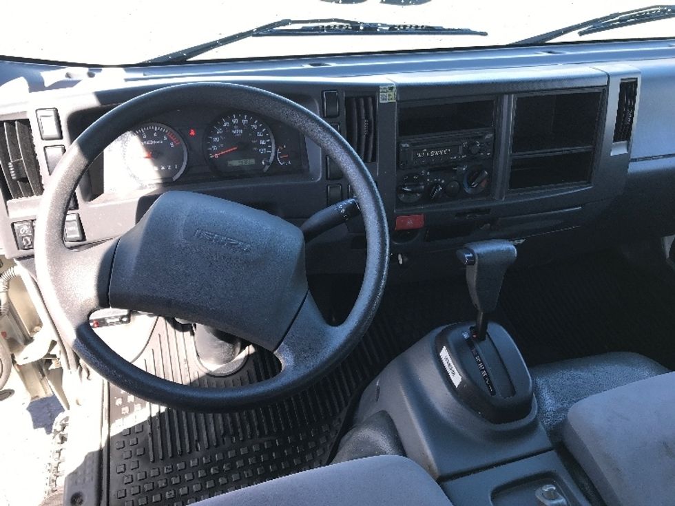2019 Isuzu NPR photo 14