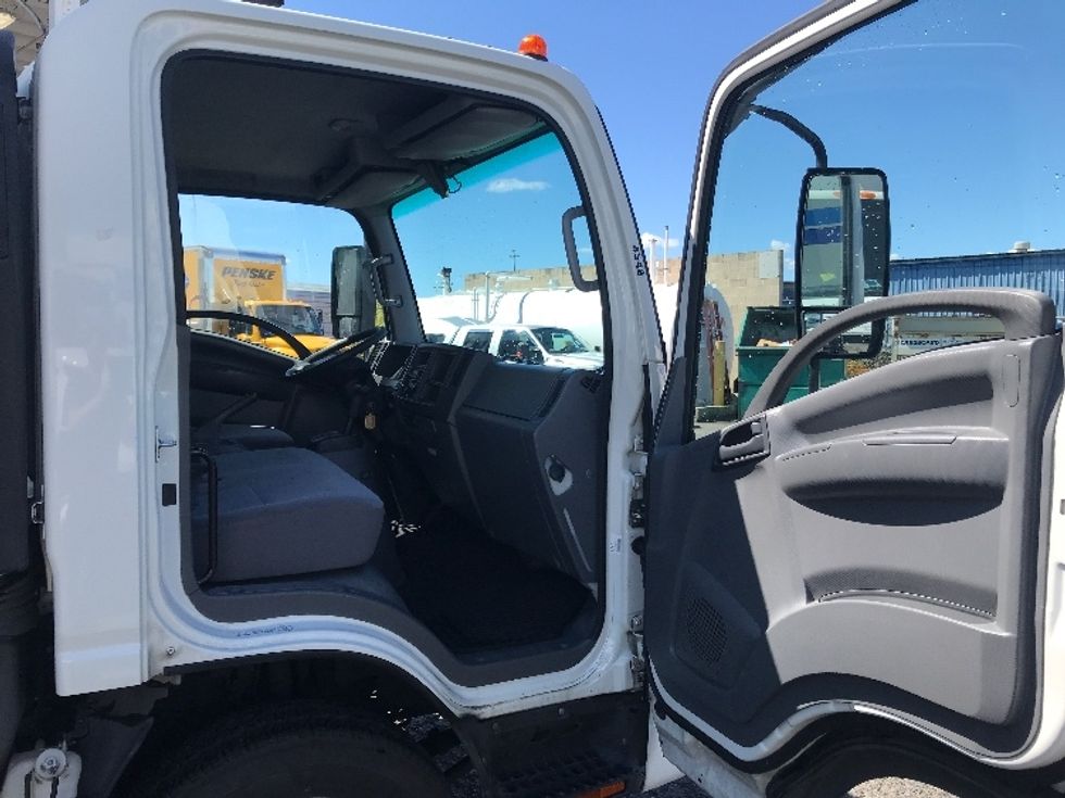 2019 Isuzu NPR photo 16