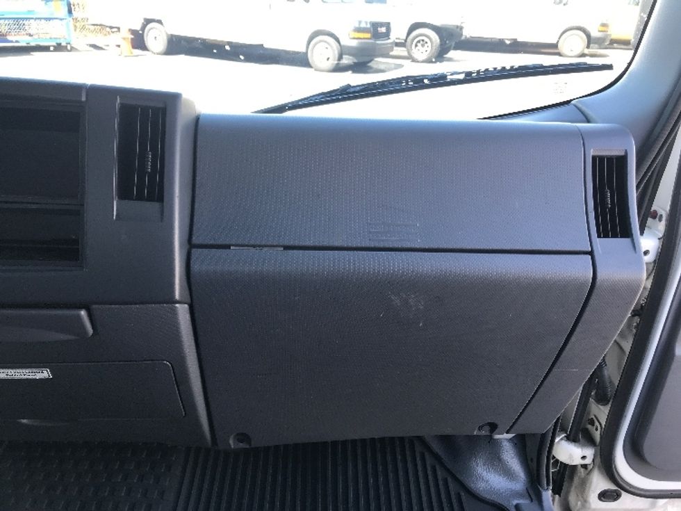 2019 Isuzu NPR photo 17
