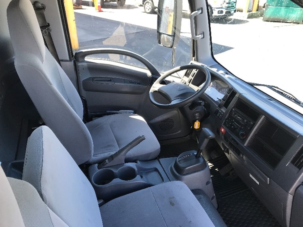2019 Isuzu NPR photo 18
