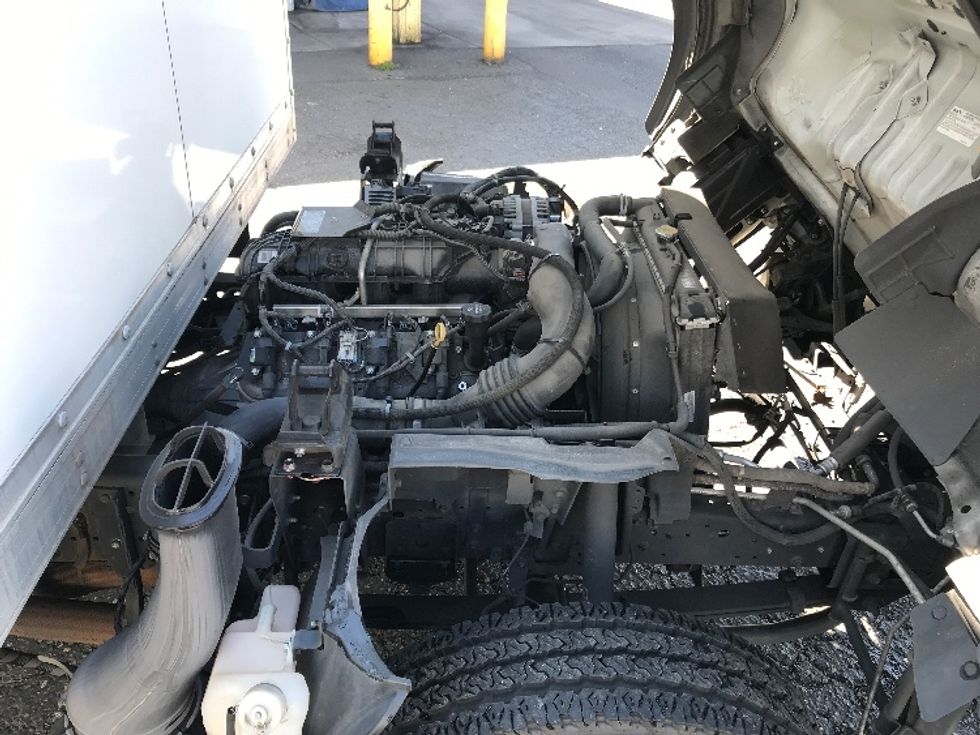 2019 Isuzu NPR photo 19