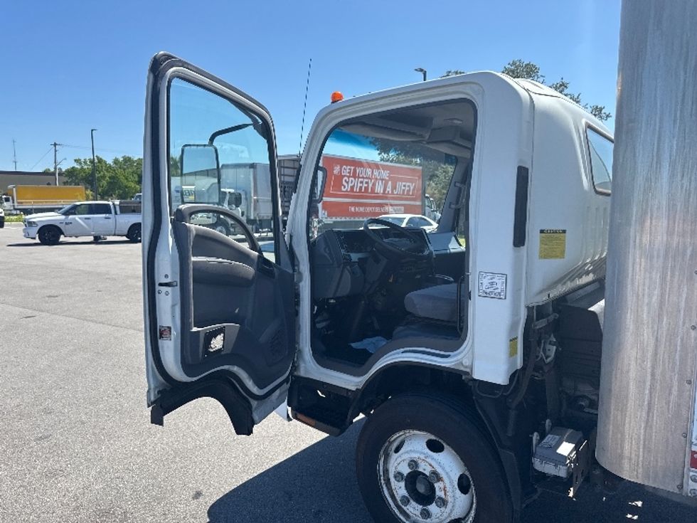 2019 Isuzu NPR photo 14