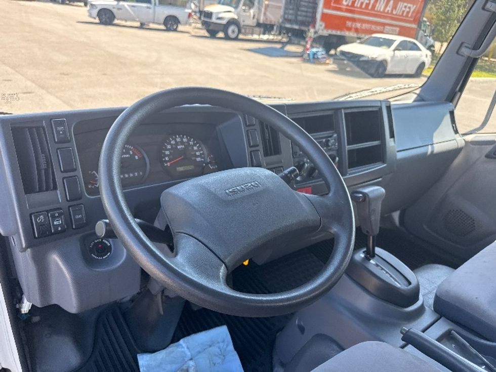 2019 Isuzu NPR photo 15