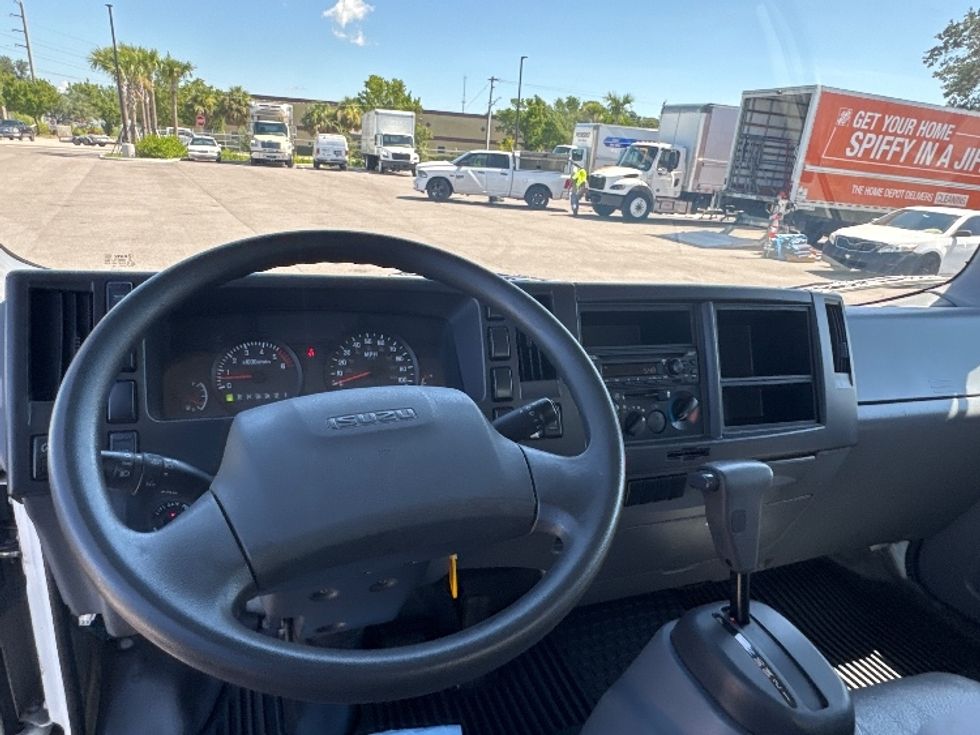 2019 Isuzu NPR photo 16