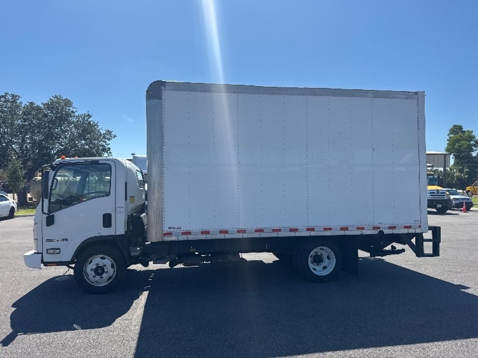 2019 Isuzu NPR photo 4