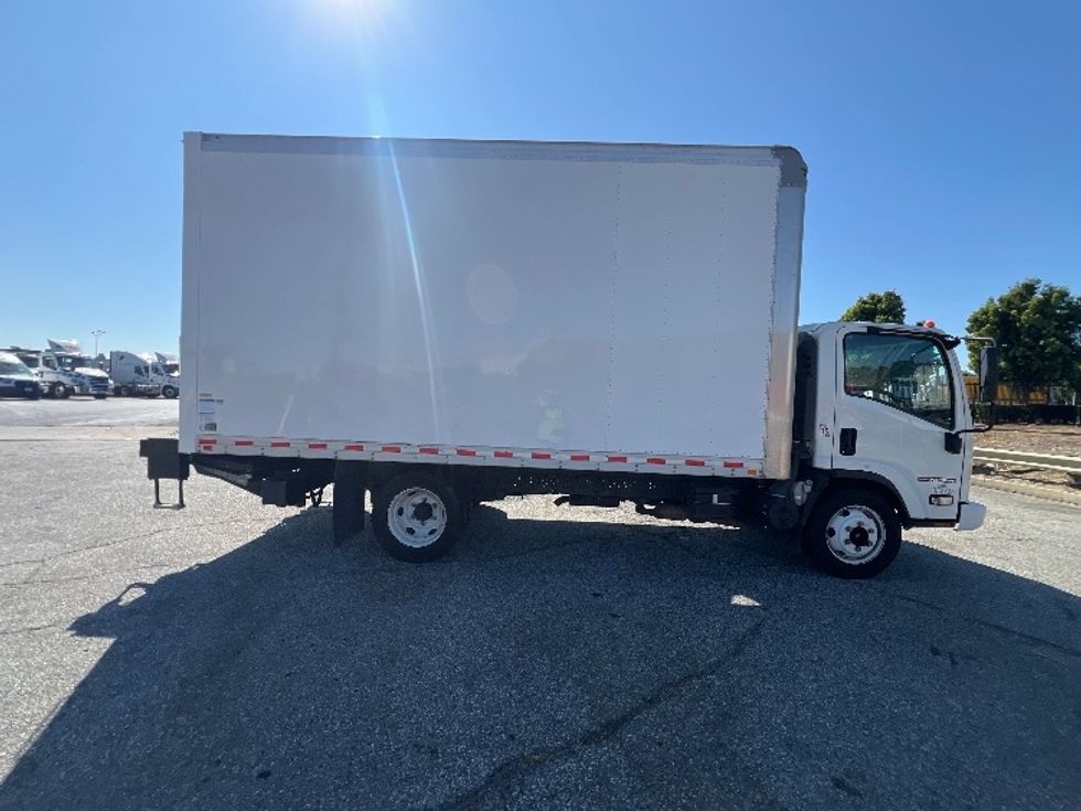 2019 Isuzu NPR photo 11