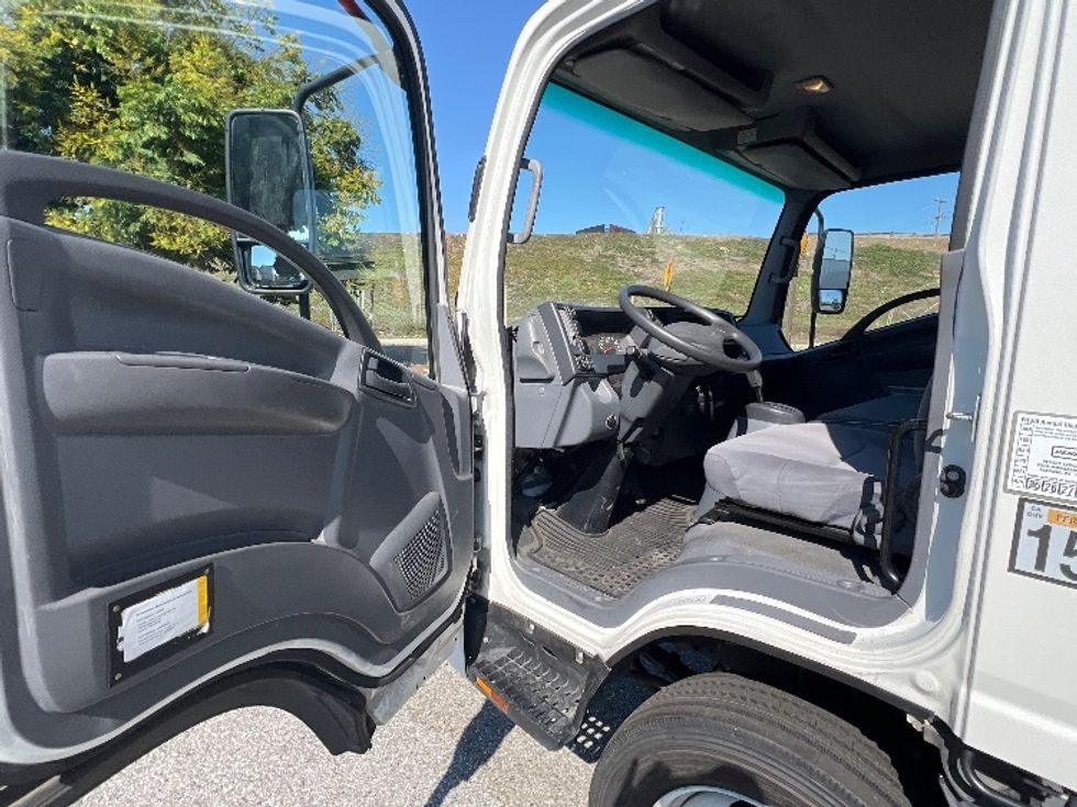 2019 Isuzu NPR photo 12
