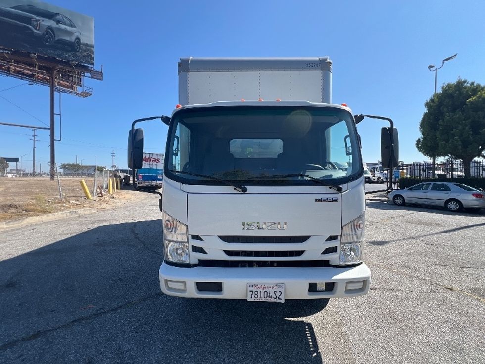 2019 Isuzu NPR photo 2