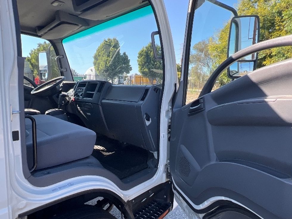 2019 Isuzu NPR photo 15