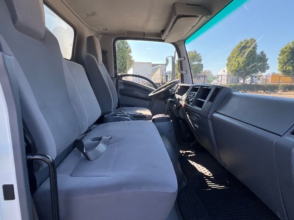 2019 Isuzu NPR photo 17