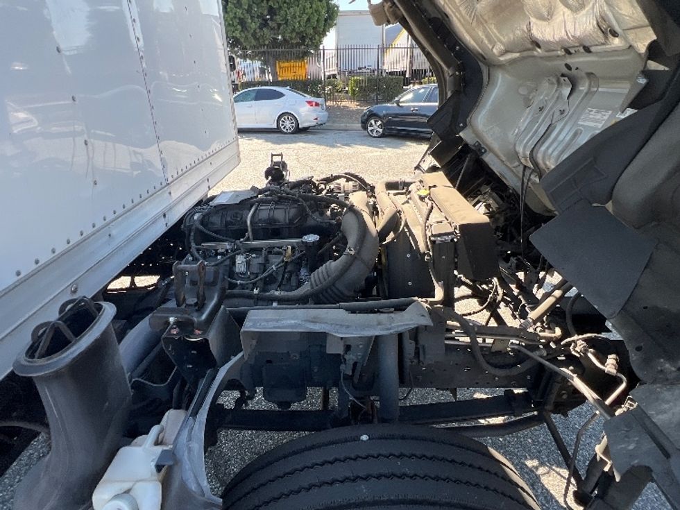 2019 Isuzu NPR photo 18