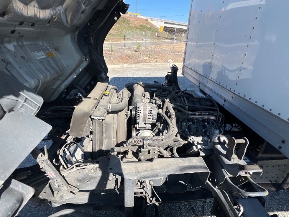 2019 Isuzu NPR photo 19