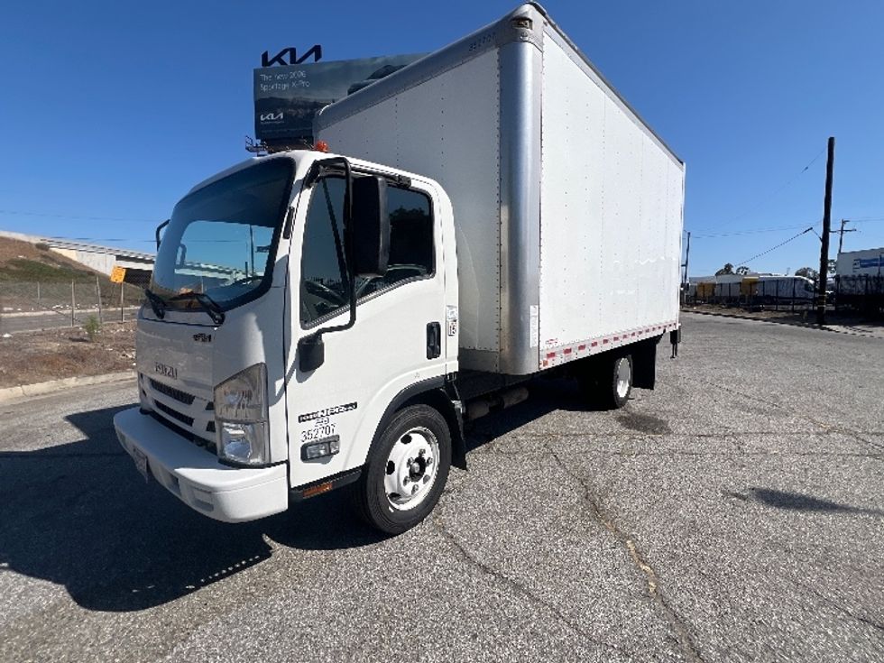 2019 Isuzu NPR photo 3